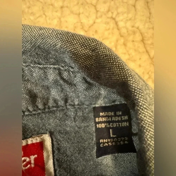 Wrangler Men's Short Sleeve Button up Curved Hem Double‎ Pocket Shirt size Large - Picture 2 of 4